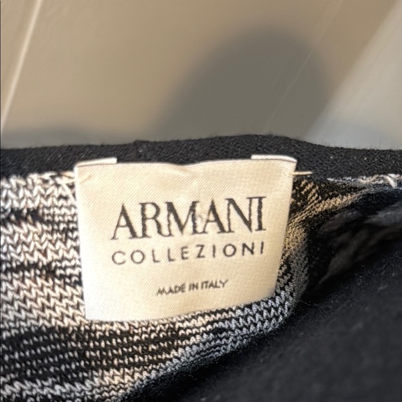 Armani Collezioni Women’s Small Black and White Fitted Knit Tank Top - Picture 2 of 5